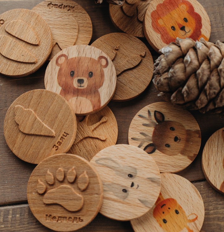 Wooden chips "Whose footprints"